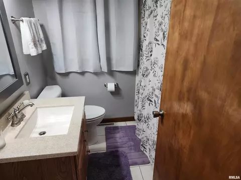 Bath - 2625 S Welch Ave, Springfield, IL 62704 photo 1 of 3