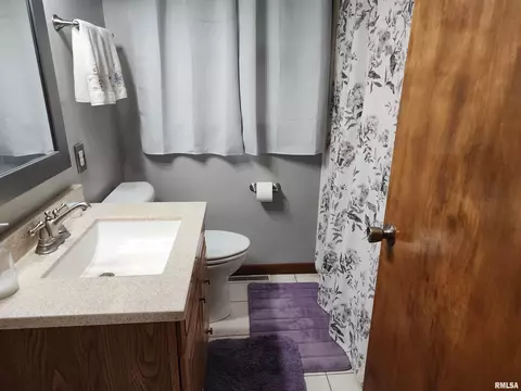 Bath - 2625 S Welch Ave, Springfield, IL 62704 photo 2 of 3