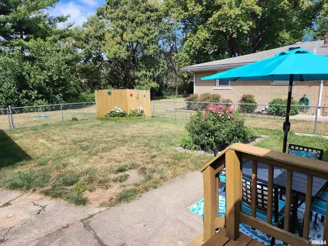 Exterior - 2625 S Welch Ave, Springfield, IL 62704 photo 2 of 5