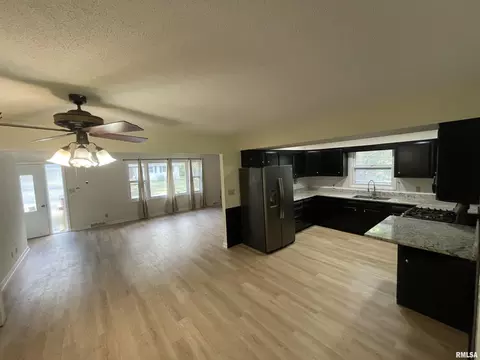 Living - 5 Timberline Dr, Springfield, IL 62711 photo 1 of 4
