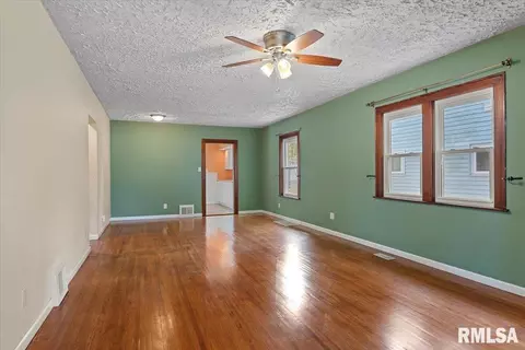 2212 Holmes Ave, Springfield, IL 62704 photo 9