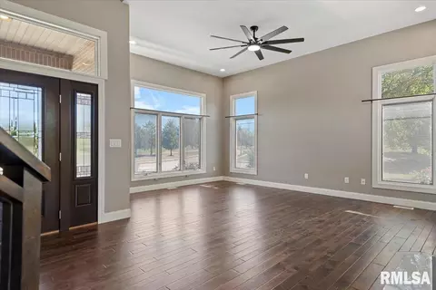 Living - 4605 Turtle Bay, Springfield, IL 62711 photo 2 of 13