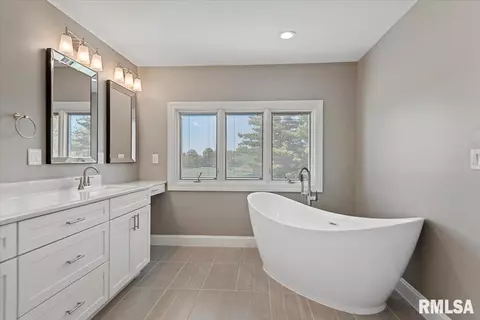 Bath - 4605 Turtle Bay, Springfield, IL 62711 photo 6 of 8