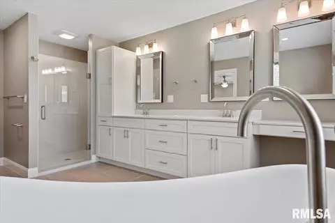 Bath - 4605 Turtle Bay, Springfield, IL 62711 photo 4 of 8