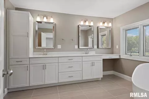 Bath - 4605 Turtle Bay, Springfield, IL 62711 photo 3 of 8