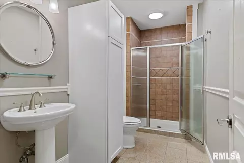 Bath - 4605 Turtle Bay, Springfield, IL 62711 photo 8 of 8