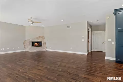 Living - 4605 Turtle Bay, Springfield, IL 62711 photo 6 of 13