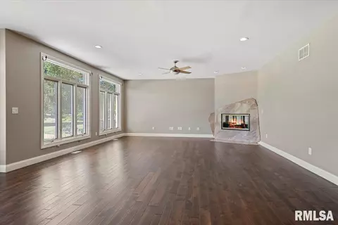 Living - 4605 Turtle Bay, Springfield, IL 62711 photo 8 of 13