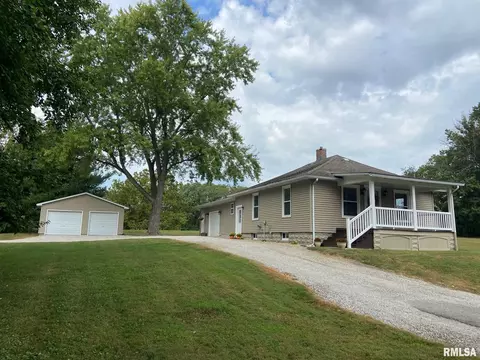 117 S Pershing St, Taylorville, IL 62568