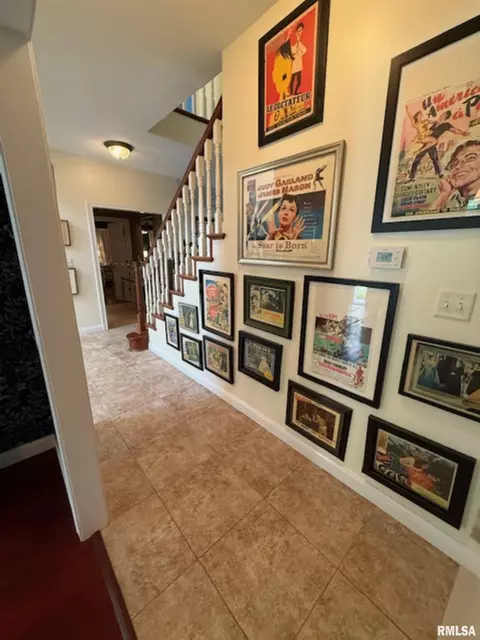 Entry Way - 2508 Muirfield Rd, Springfield, IL 62711 photo 2 of 7