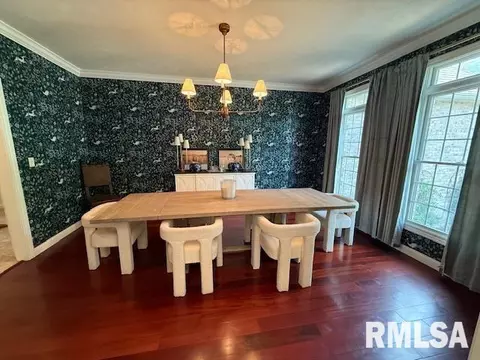 Dining - 2508 Muirfield Rd, Springfield, IL 62711 photo 2 of 9