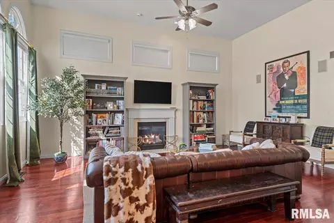 Living - 2508 Muirfield Rd, Springfield, IL 62711 photo 4 of 13