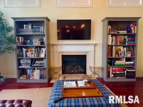 Living - 2508 Muirfield Rd, Springfield, IL 62711 photo 11 of 13