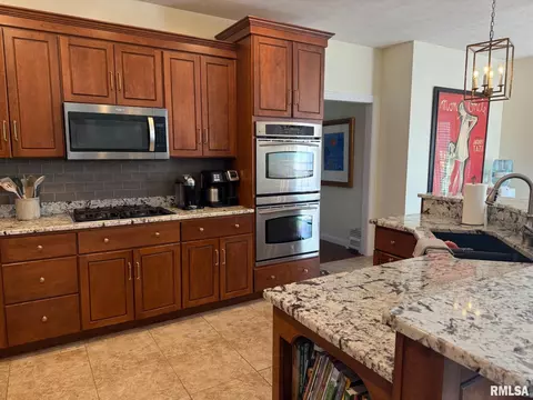 Kitchen - 2508 Muirfield Rd, Springfield, IL 62711 photo 3 of 7