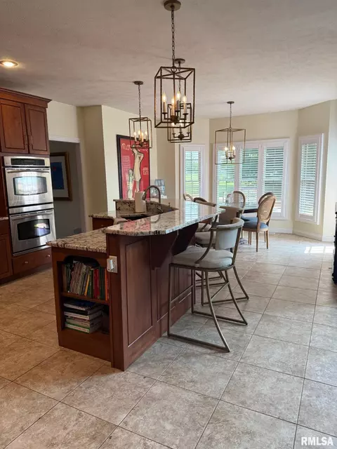 Kitchen - 2508 Muirfield Rd, Springfield, IL 62711 photo 4 of 7