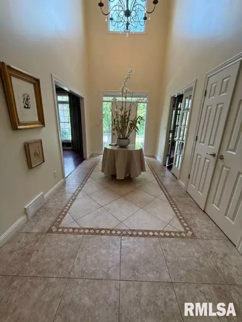 Entry Way - 2508 Muirfield Rd, Springfield, IL 62711 photo 4 of 7