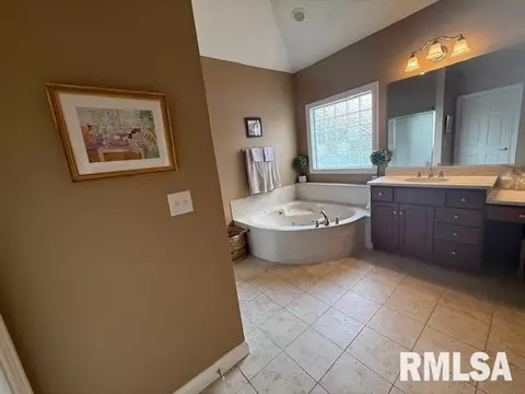 Bath - 2508 Muirfield Rd, Springfield, IL 62711 photo 4 of 5