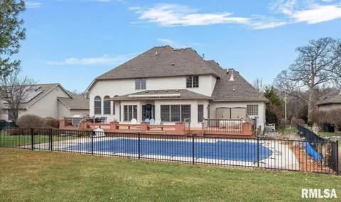 Exterior - 2508 Muirfield Rd, Springfield, IL 62711 photo 9 of 11
