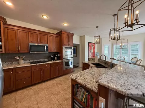 Kitchen - 2508 Muirfield Rd, Springfield, IL 62711 photo 2 of 7