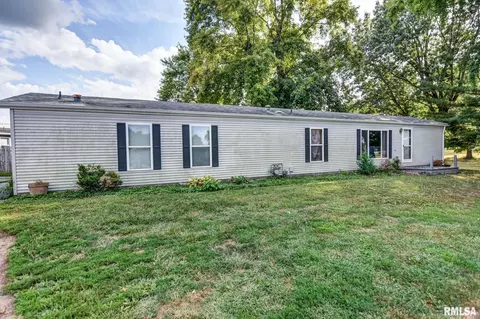 1553 S Shumway St, Taylorville, IL 62568