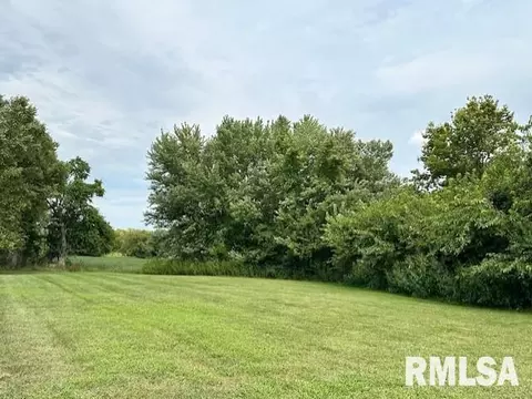 22 Southland Park Dr, Jacksonville, IL 62650