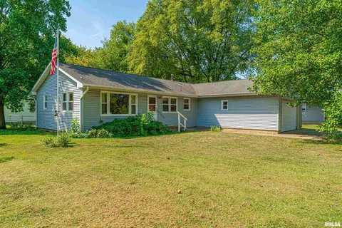 700 W 5th St, Delavan, IL 61734 photo 2