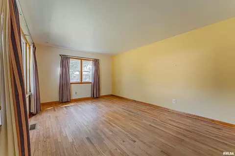 700 W 5th St, Delavan, IL 61734 photo 3