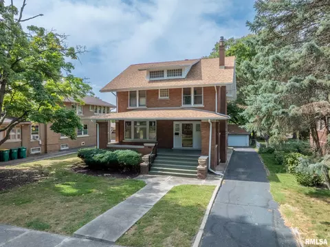 1030 N Cedar St, Galesburg, IL 61401