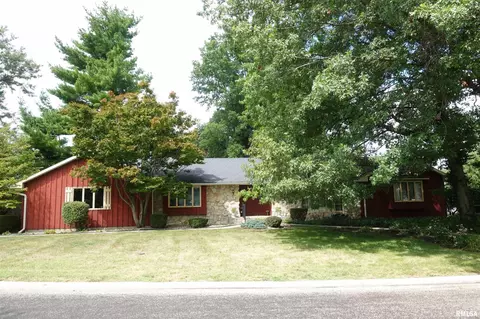 145 Northview Dr, Knoxville, IL 61448