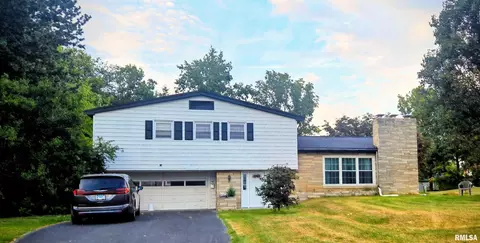 2 Valleyview Rd, Jacksonville, IL 62650