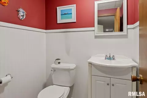 Bath - 2996 Hazlett Rd, Springfield, IL 62707 photo 5 of 6