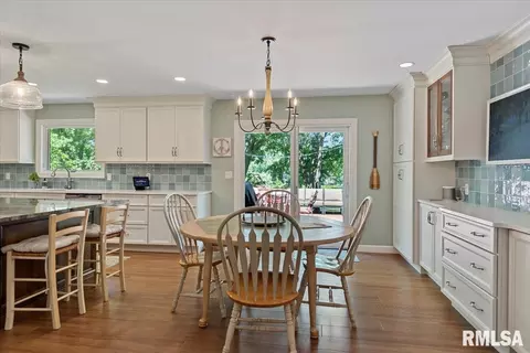 Kitchen - 2996 Hazlett Rd, Springfield, IL 62707 photo 3 of 6