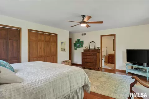 Bedroom - 2996 Hazlett Rd, Springfield, IL 62707 photo 3 of 10