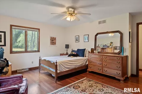Bedroom - 2996 Hazlett Rd, Springfield, IL 62707 photo 7 of 10