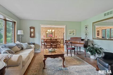 Living - 2996 Hazlett Rd, Springfield, IL 62707 photo 1 of 2