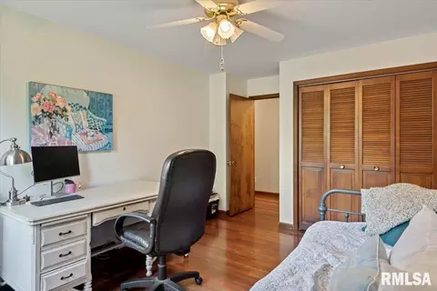 Bedroom - 2996 Hazlett Rd, Springfield, IL 62707 photo 5 of 10