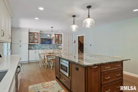 Kitchen - 2996 Hazlett Rd, Springfield, IL 62707 photo 6 of 6