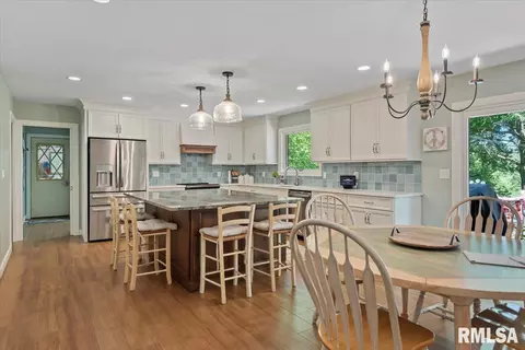Kitchen - 2996 Hazlett Rd, Springfield, IL 62707 photo 2 of 6