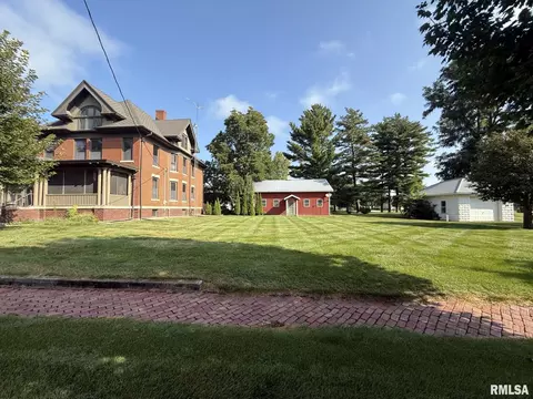 275 E Walnut St, Roseville, IL 61473