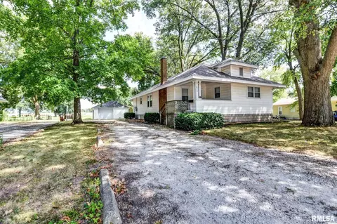 810 N Snodgrass St, Taylorville, IL 62568