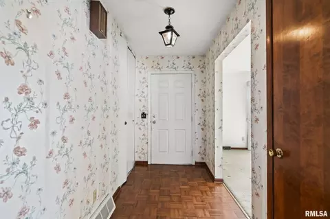 2709 Arlington Dr, Springfield, IL 62704 photo 4