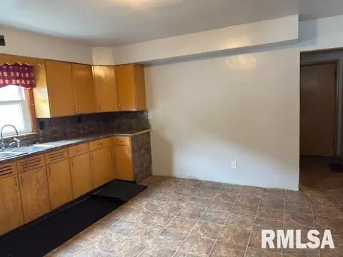 Entry Way - 1905 S 13th St, Springfield, IL 62703 photo 1 of 2