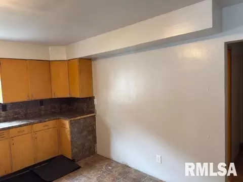 Entry Way - 1905 S 13th St, Springfield, IL 62703 photo 2 of 2