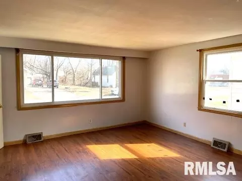 Living - 1905 S 13th St, Springfield, IL 62703 photo 2 of 2