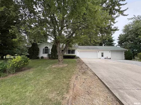 102 Westpoint North Dr, Jacksonville, IL 62650
