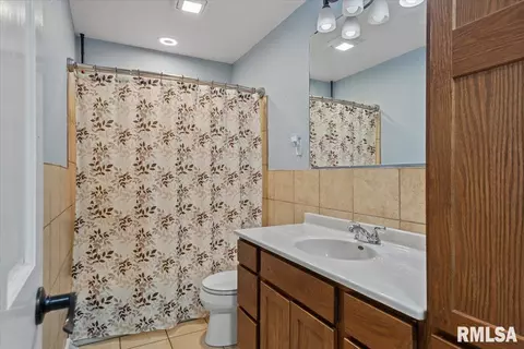Bath - 2069 Hastings Rd, Springfield, IL 62702 photo 1 of 1