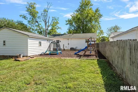 Exterior - 2069 Hastings Rd, Springfield, IL 62702 photo 3 of 3