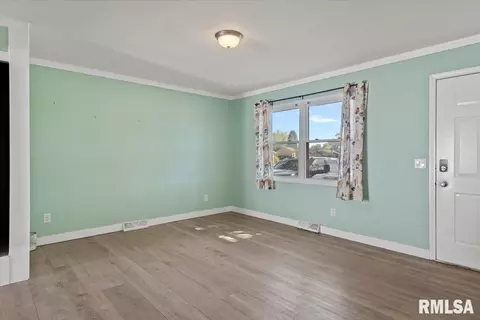 Living - 2069 Hastings Rd, Springfield, IL 62702 photo 1 of 2