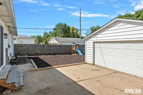 Exterior - 2069 Hastings Rd, Springfield, IL 62702 photo 1 of 3