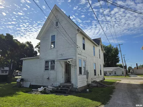 Exterior - 106 E Jackson St, Abingdon, IL 61410 photo 2 of 3